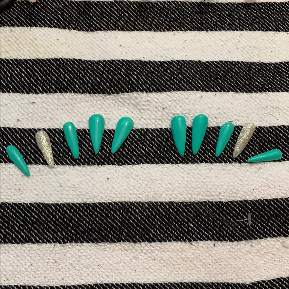 Customized press-on nails